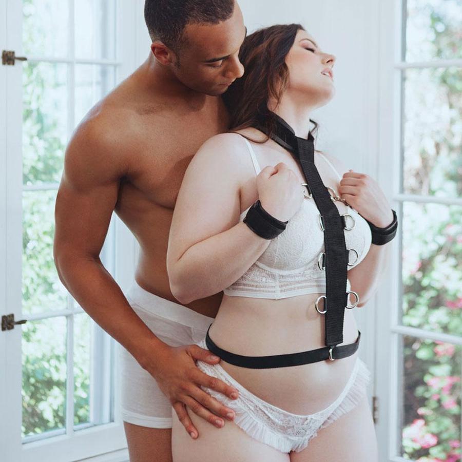 Restricción suprema de cuello y muñeca